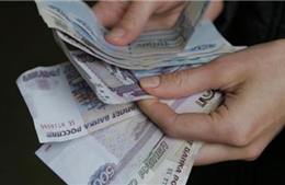 Đồng ruble Nga mất giá kỷ lục 